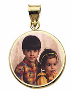 14K Gold Medium Round w/Plain Frame Photo Pendant