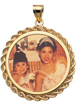14K Gold Large Round w/Rope Chain Frame Photo Pendant