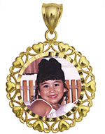 14K Gold Large Round w/Heart Frame Photo Pendant