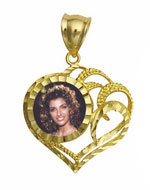 14K Gold Round Heart w/Heart Design Photo Pendant