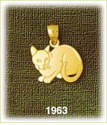 14K Gold Observing Cat Charm
