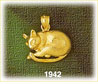 14k textured gold sleeping cat charm